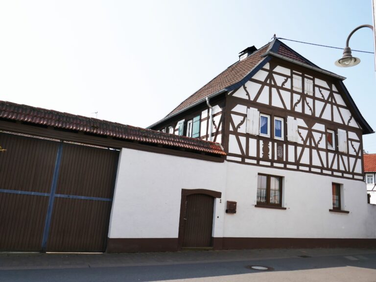 Denkmalgeschützte Hofreite – Mandel