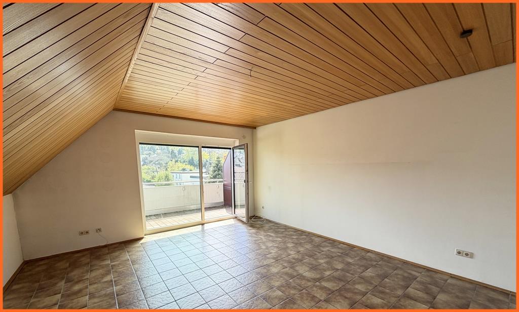 Sonne, Aussicht und sofort einziehen-Großzügige 2 Zimmer-Wohnung, 2 Balkone, TG-Platz inclusive. - Wohnen mit Balkon (8924)