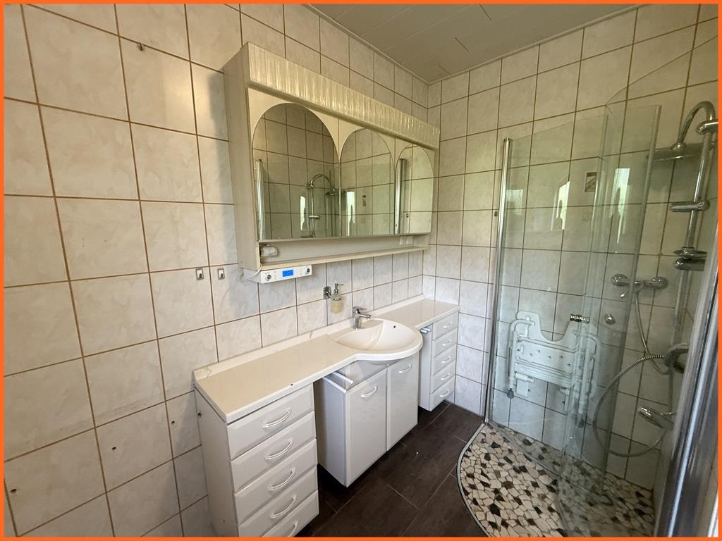 Nach dem Invest werden Sie eine Lageperle in Aussichtslage besitzen! - Duschbad (8340)