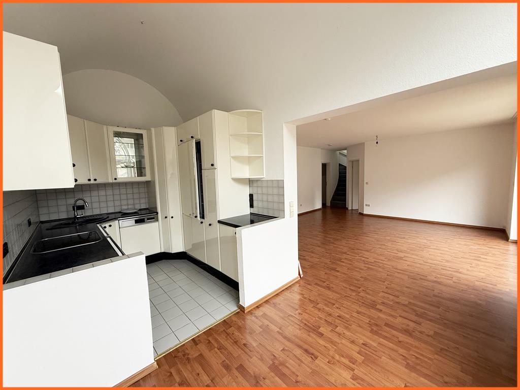 Großzügige 3-Zimmer-Maisonette mit Rotenfels-Blick und 2 TG-Stellplätzen – auch für Wohnmobile! - offene Küche (8794)