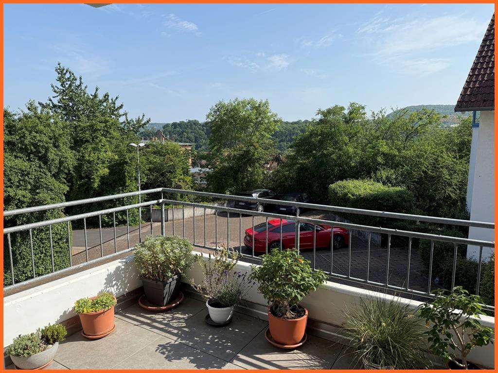 Uns gibt es nur im 3er Pack! Attraktives Haus mit 3 Eigentumswohnungen! KH-Bestlage! - großer Balkon (8094)