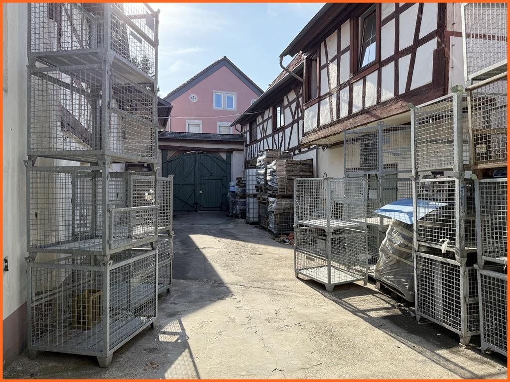 Investitionsfreudige aufgepasst: denkmalgeschützes Weingut mit zusätzlicher Bebauungsmöglichkeit! - Innenhof (7226)