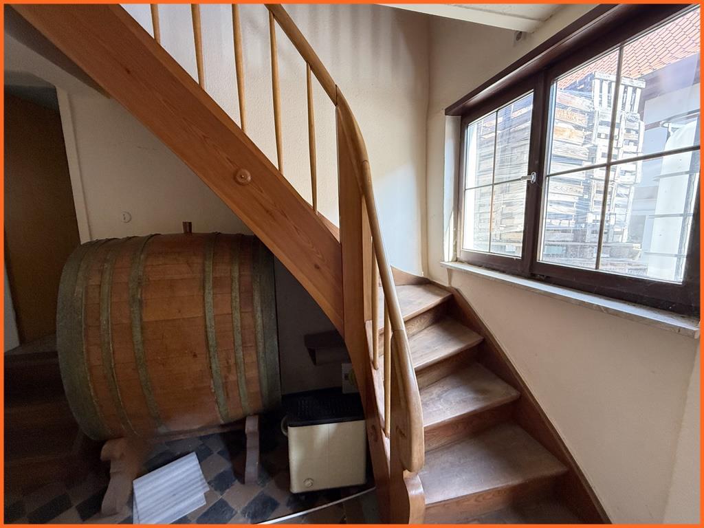 Investitionsfreudige aufgepasst: denkmalgeschützes Weingut mit zusätzlicher Bebauungsmöglichkeit! - Treppenhaus 1 (7222)