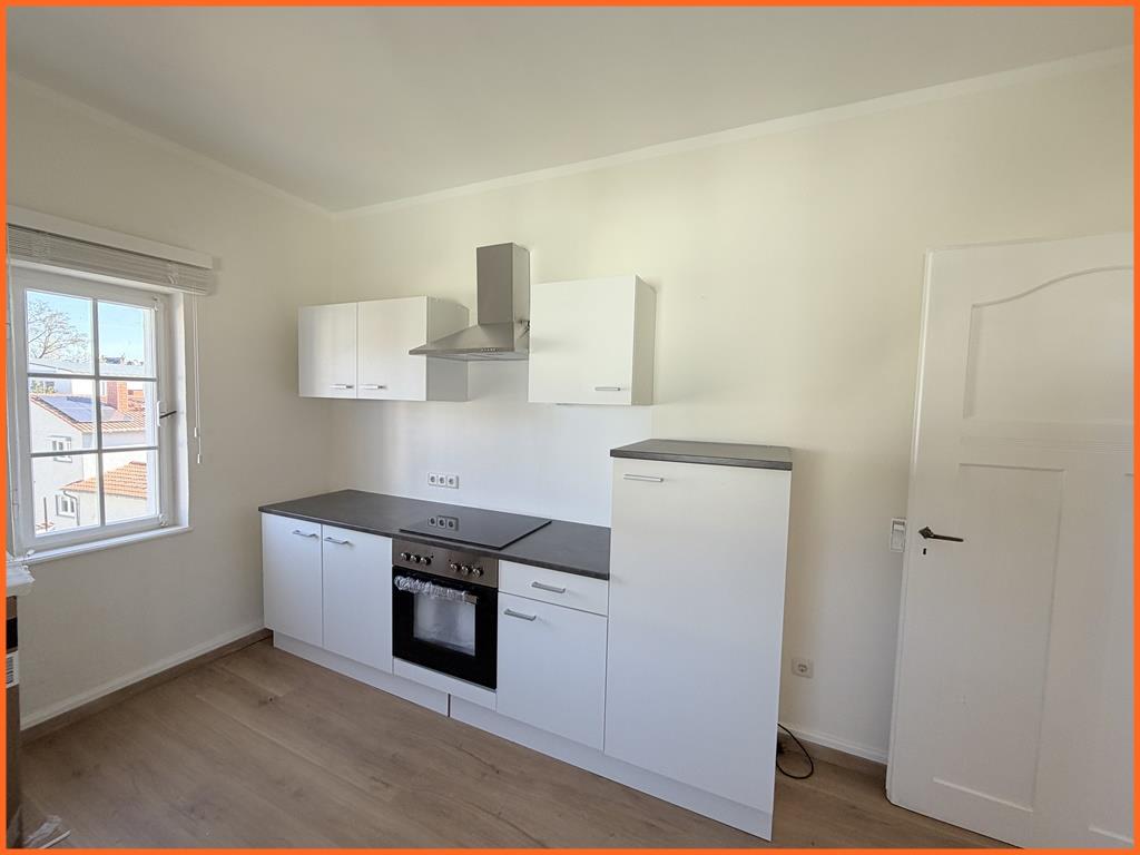 Kurgebiet pur: Erleben Sie das Turmzimmer in dieser edlen 3 Zimmer Altbauwohnung - Küche (8634)