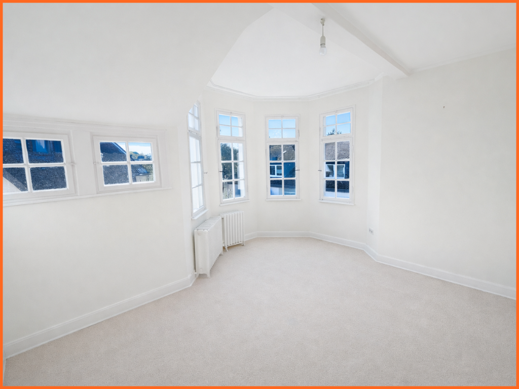 Kurgebiet pur: Erleben Sie das Turmzimmer in dieser edlen 3 Zimmer Altbauwohnung - Turmzimmer (8631)