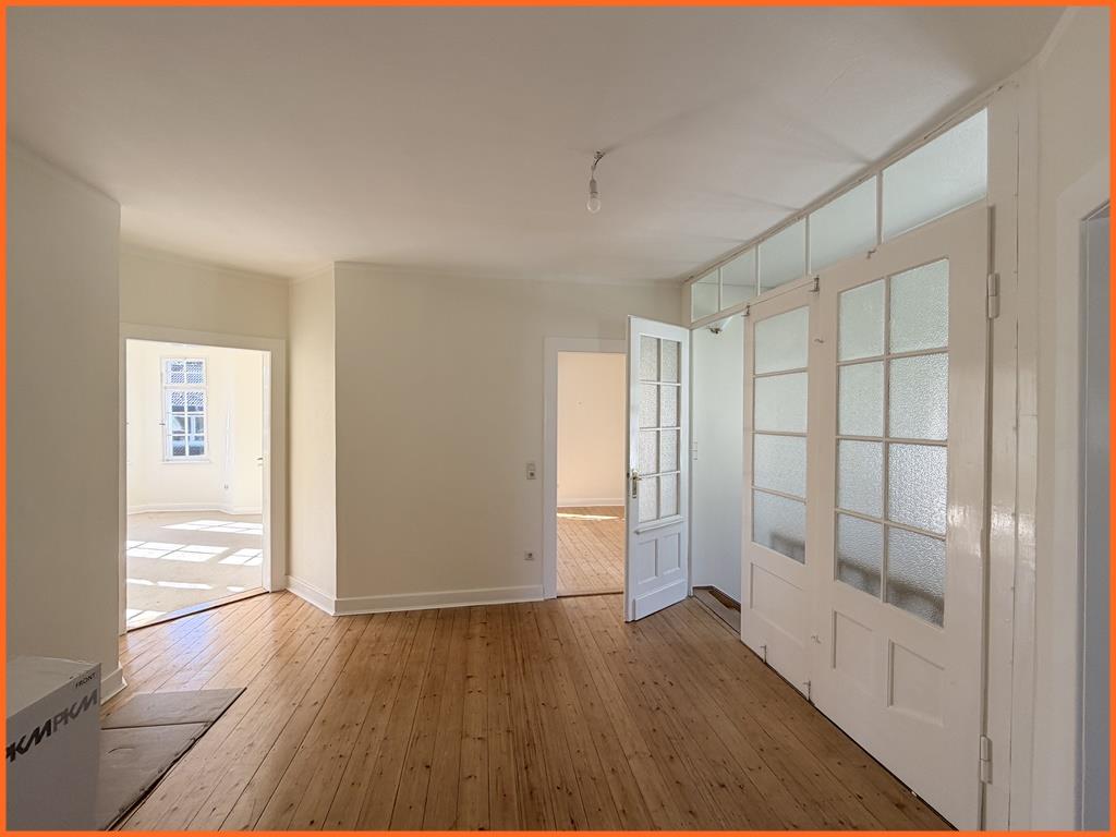 Kurgebiet pur: Erleben Sie das Turmzimmer in dieser edlen 3 Zimmer Altbauwohnung - Diele (8629)