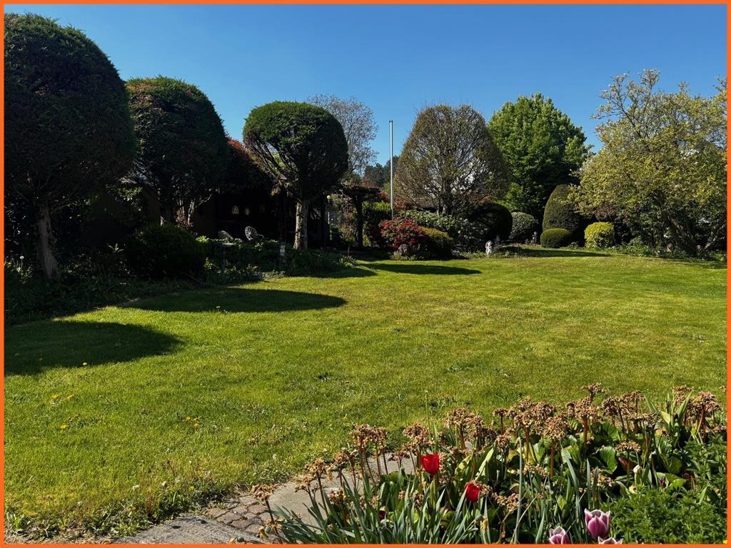 Beste Lage von Bad Kreuznach: Komfortvilla mit Pool auf einem 1660 m² Parkgrundstück! - Garten 1 (8966)