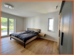 Schlafzimmer 1 - Erstbezug: Luxuriöse Doppelhaushälfte mit Garten und neuer Einbauküche!