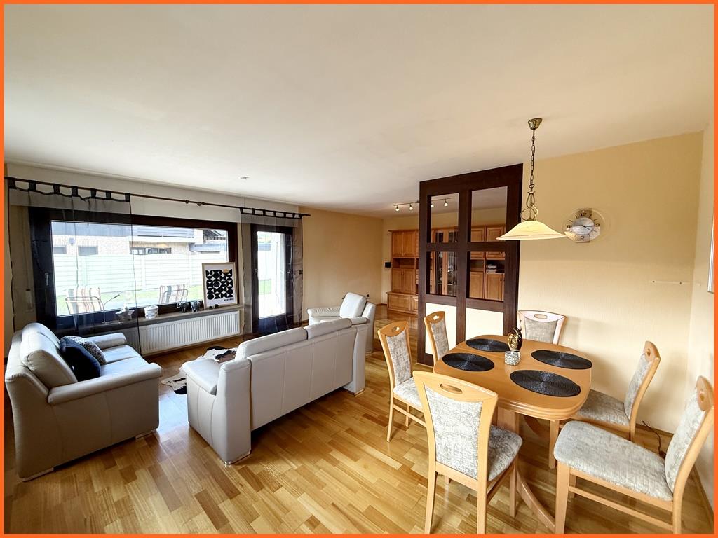 Charmantes Einfamilienhaus mit Wellnessbereich, großem Garten und Weinbergblick! - Wohn-Esszimmer (6926)