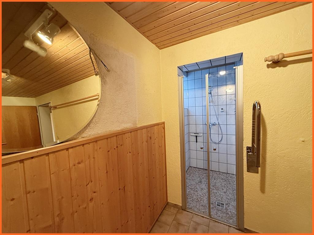 Charmantes Einfamilienhaus mit Wellnessbereich, großem Garten und Weinbergblick! - Duschbereich (6933)