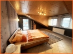 Schlafzimmer 2 - Naturnahes Wohnen mit viel Platz und Gestaltungsraum in idyllischer Weinbaugemeinde!