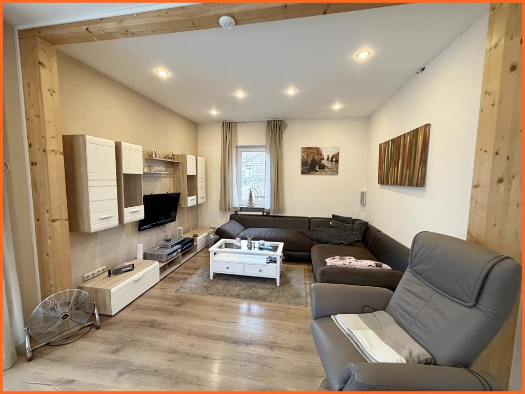 Charmantes Dorfhaus mit viel Flair mitten im alten Ortskern von Norheim - Wohnzimmer (7978)