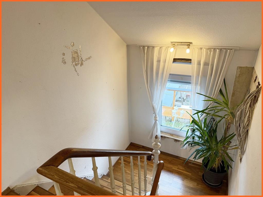 Charmantes Dorfhaus mit viel Flair mitten im alten Ortskern von Norheim - Flur (7988)