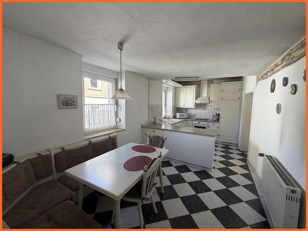 Ein Anwesen mit Seele-denkmalgeschützte fränkische Hofreite voller Geschichte und Möglichkeiten! - gemütliche Wohnküche (8740)