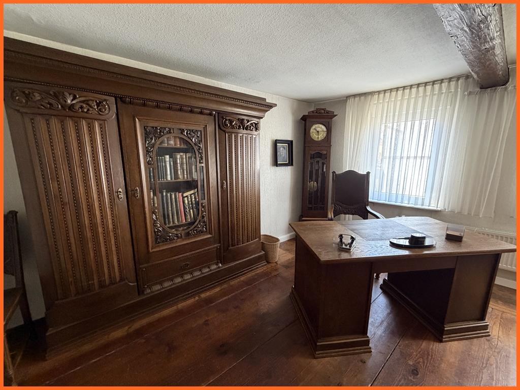 Ein Anwesen mit Seele-denkmalgeschützte fränkische Hofreite voller Geschichte und Möglichkeiten! - Arbeitszimmer (8744)