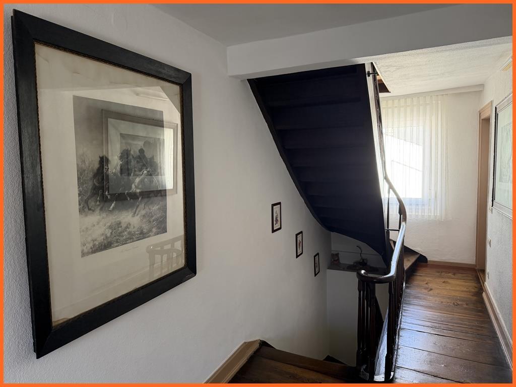 Ein Anwesen mit Seele-denkmalgeschützte fränkische Hofreite voller Geschichte und Möglichkeiten! - Treppenhaus (8743)