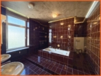Badelandschaft - Altbaucharme mit Stil: großzügige 117 m²-Etage mit SW-Balkon und viel Potenzial!