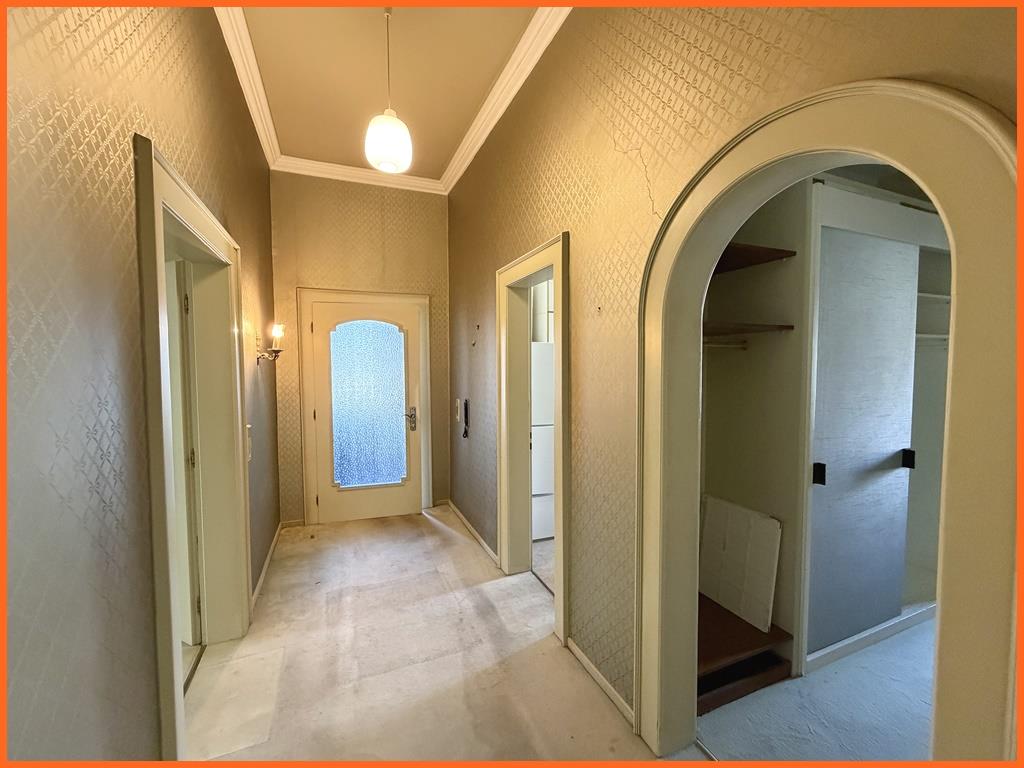 Altbaucharme mit Stil: großzügige 117 m²-Etage mit SW-Balkon und viel Potenzial! - Diele (9355)