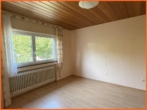Schlafzimmer - Ruhiges Familienidyll mit Potenzial – Zuhause in grüner Harmonie