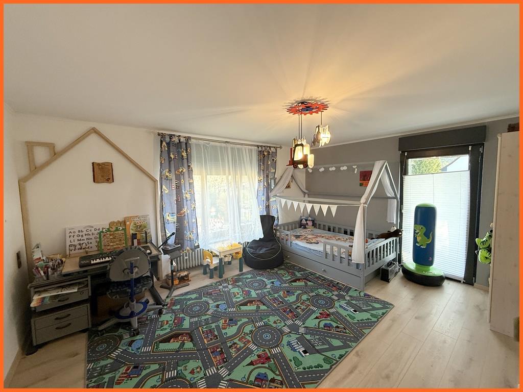 Mehrgenerationenhaus im Top-Zustand, 200 m² Wfl. und 560 m² Grundstück! - Kinderzimmer 2 (8455)