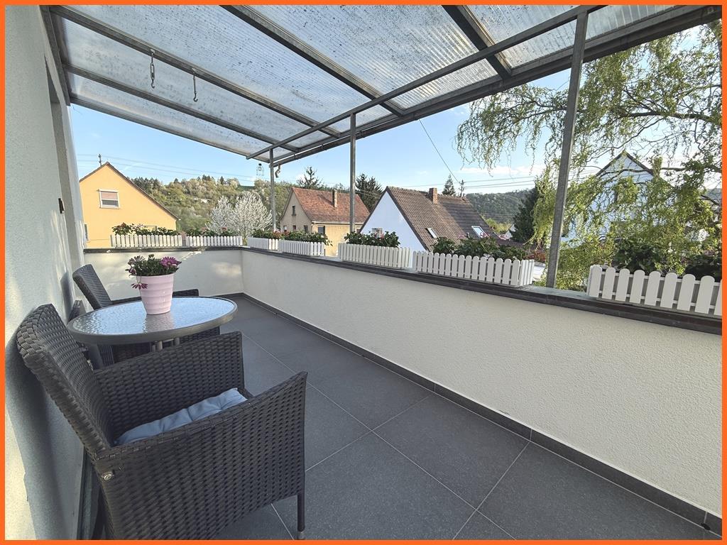 Lebendige Wohnlage für die Großfamilie oder Mehrgenerationen- ansehen, kaufen, einziehen – einfach stark! - Terrasse OG (9374)