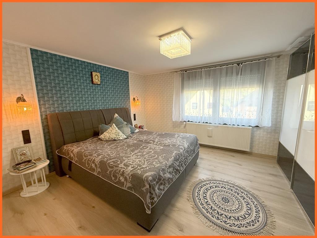 Mehrgenerationenhaus im Top-Zustand, 200 m² Wfl. und 560 m² Grundstück! - Schlafen (8453)