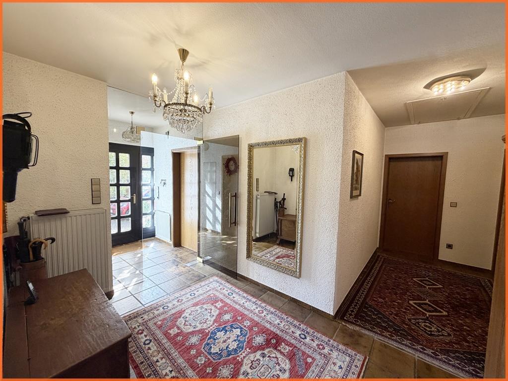Klassischer Bungalow in Bestlage – Aussicht, Ruhe, Lebensqualität und nahe gelegenen Golplatz! - Diele (9142)