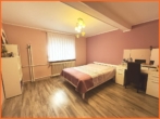 Schlafen - VERKAUFT 4 Zimmer-Maisonette mit Terrassen, Garten und Finanzierungshilfe durch gut vermieteten Laden.