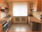 Küche - VERKAUFT 4 Zimmer-Maisonette mit Terrassen, Garten und Finanzierungshilfe durch gut vermieteten Laden.