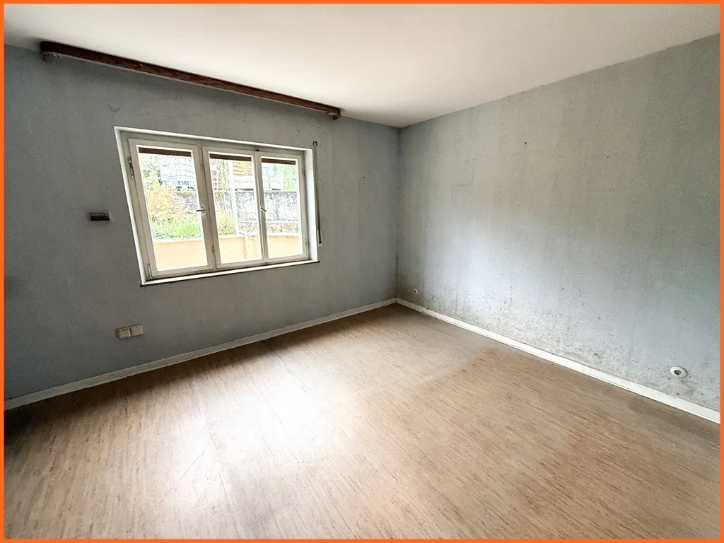 100 m² großes 1-2 Familienhaus mit Garage, ideal für handwerklich Begabte! - Zimmer_ (11108)