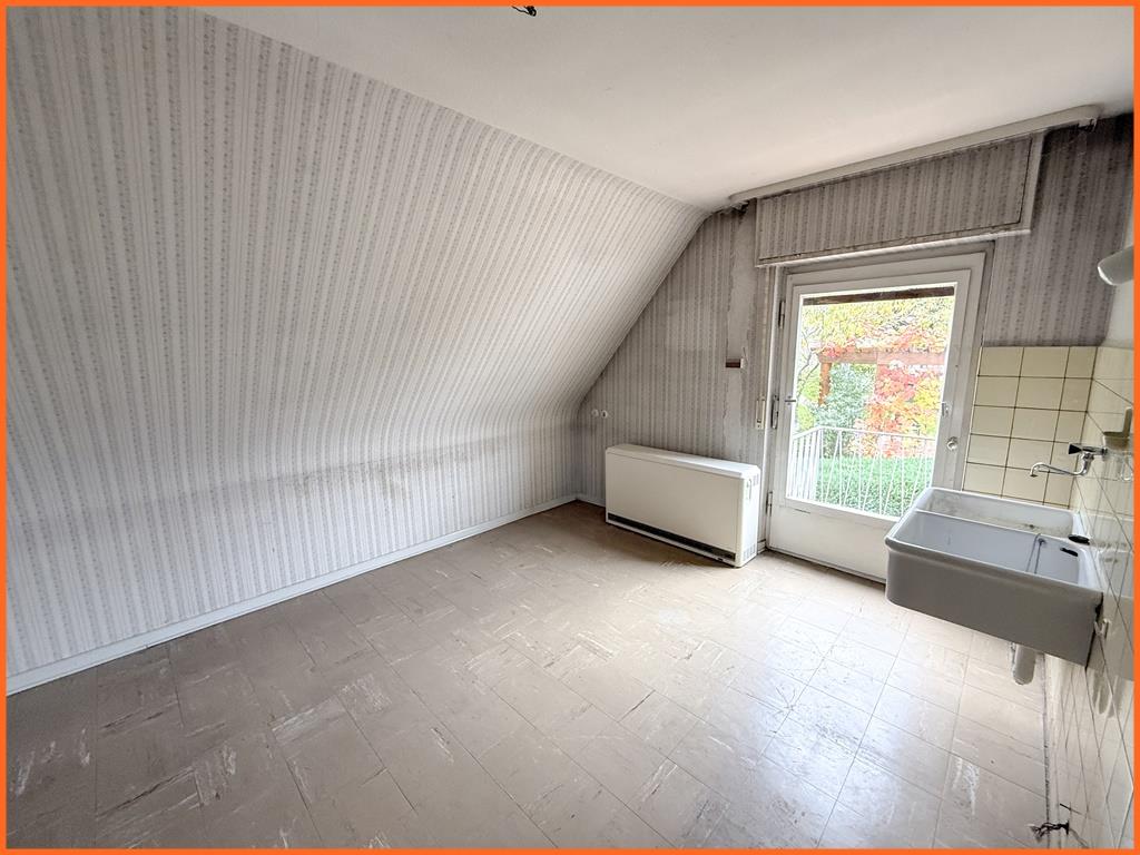 100 m² großes 1-2 Familienhaus mit Garage, ideal für handwerklich Begabte! - DG Zimmer (7031)