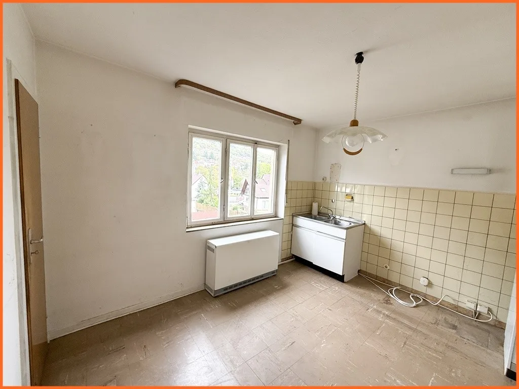 100 m² großes 1-2 Familienhaus mit Garage, ideal für handwerklich Begabte! - Küche (11109)