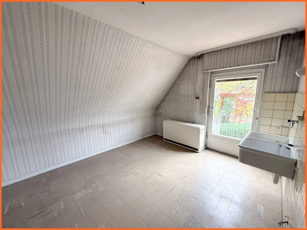 100 m² großes 1-2 Familienhaus mit Garage, ideal für handwerklich Begabte! - DG Zimmer (11113)