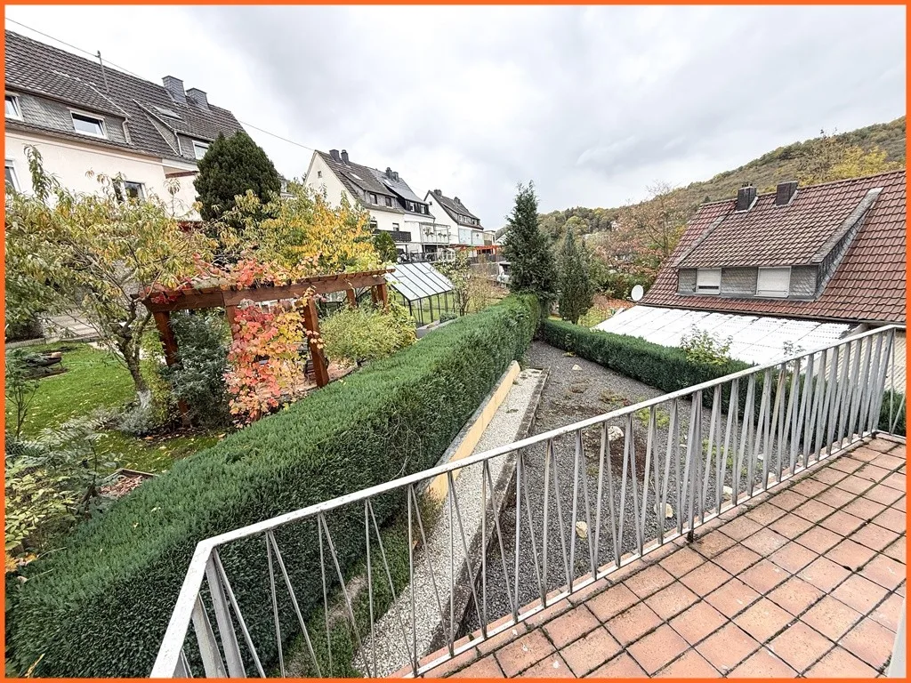 100 m² großes 1-2 Familienhaus mit Garage, ideal für handwerklich Begabte! - Balkon (11115)