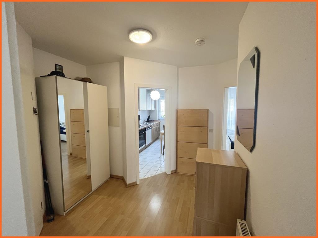 Attraktives Wohnen mit Wohlfühlfaktor – 2-Zimmer-Wohnung mit Balkon und Tiefgaragenstellplatz! - Flur (8558)