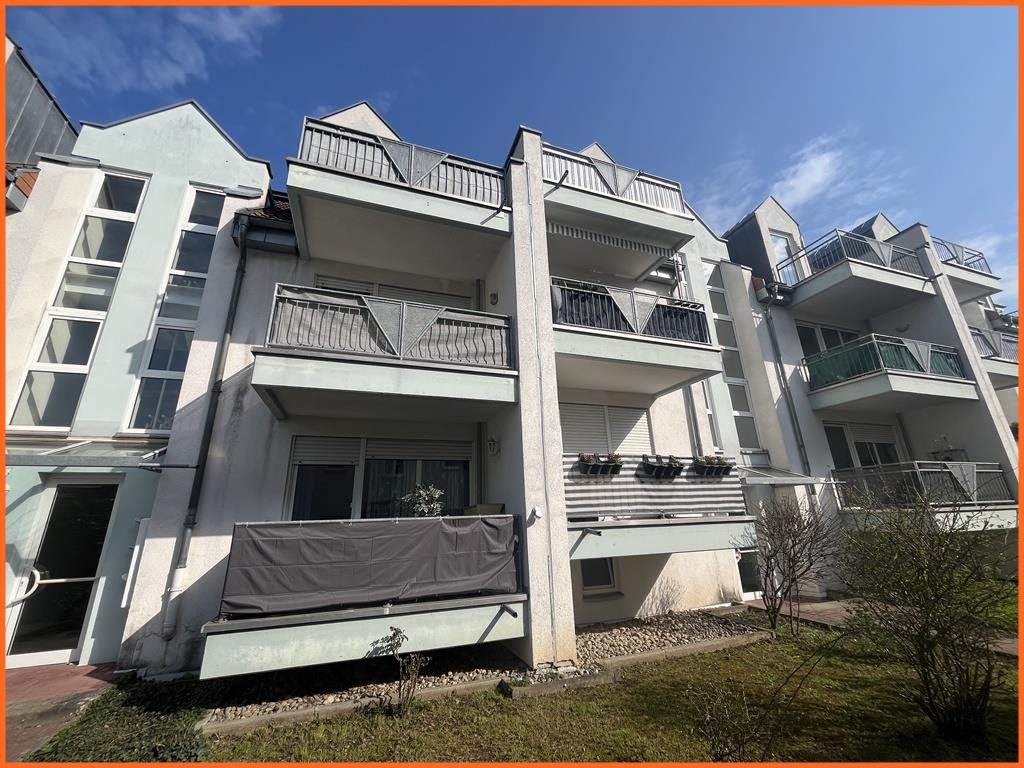 Attraktives Wohnen mit Wohlfühlfaktor – 2-Zimmer-Wohnung mit Balkon und Tiefgaragenstellplatz! - Außenansicht (10151)