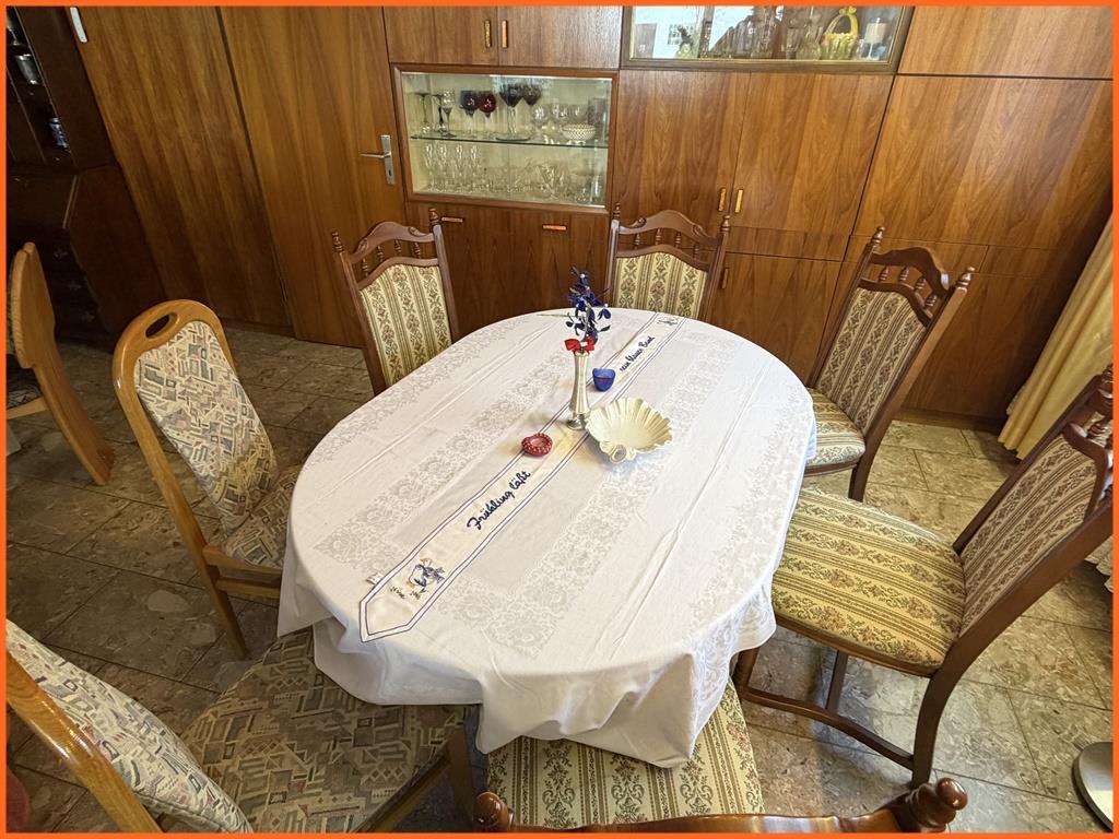 Großzügige Eigentumswohnung mit 155 m², Garten und gut bürgerlicher Stadtlage- Invest notwendig! - Essbereich (8365)