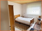 Schlafzimmer - 1-2 Parteienhaus mit Sonnengrundstück – von hier sind Sie ruck-zuck im gesamten Rhein-Main-Gebiet!