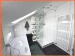 Badezimmer - Herrliche Aussichtslage, ideal für die große Familie mit Büro, 834 m² Grundstück, 3 Garagen.