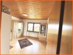 Zimmer - Herrliche Aussichtslage, ideal für die große Familie mit Büro, 834 m² Grundstück, 3 Garagen.