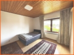 Gästezimmer - Herrliche Aussichtslage, ideal für die große Familie mit Büro, 834 m² Grundstück, 3 Garagen.