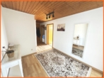 Flur - Herrliche Aussichtslage, ideal für die große Familie mit Büro, 834 m² Grundstück, 3 Garagen.