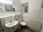 Toilette - Büro- oder Praxisflächen in zentraler Lage mit direktem Anschluss an die B41 – sofort frei!