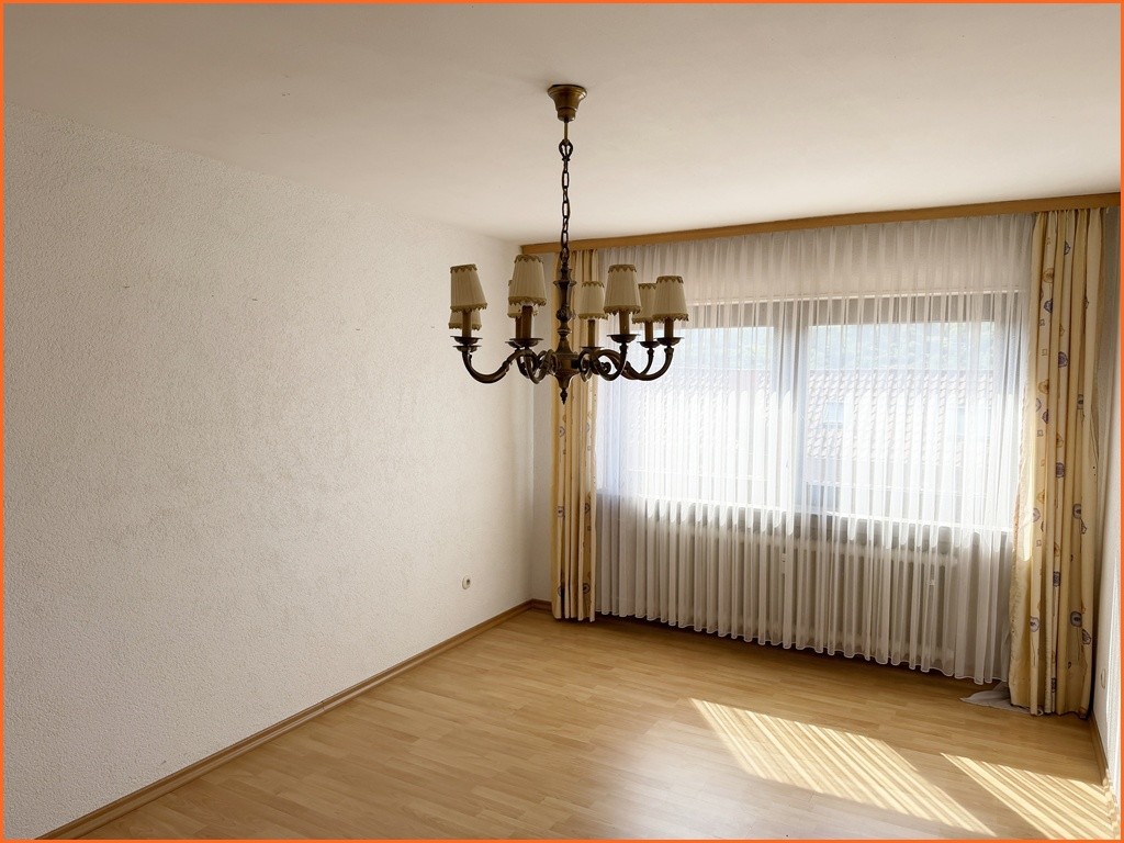 Viel Platz, herrliche Aussicht und vielen Möglichkeiten – großzügiges 2–3-Familienhaus in ruhiger Südhanglage - Zimmer 4 (10751)