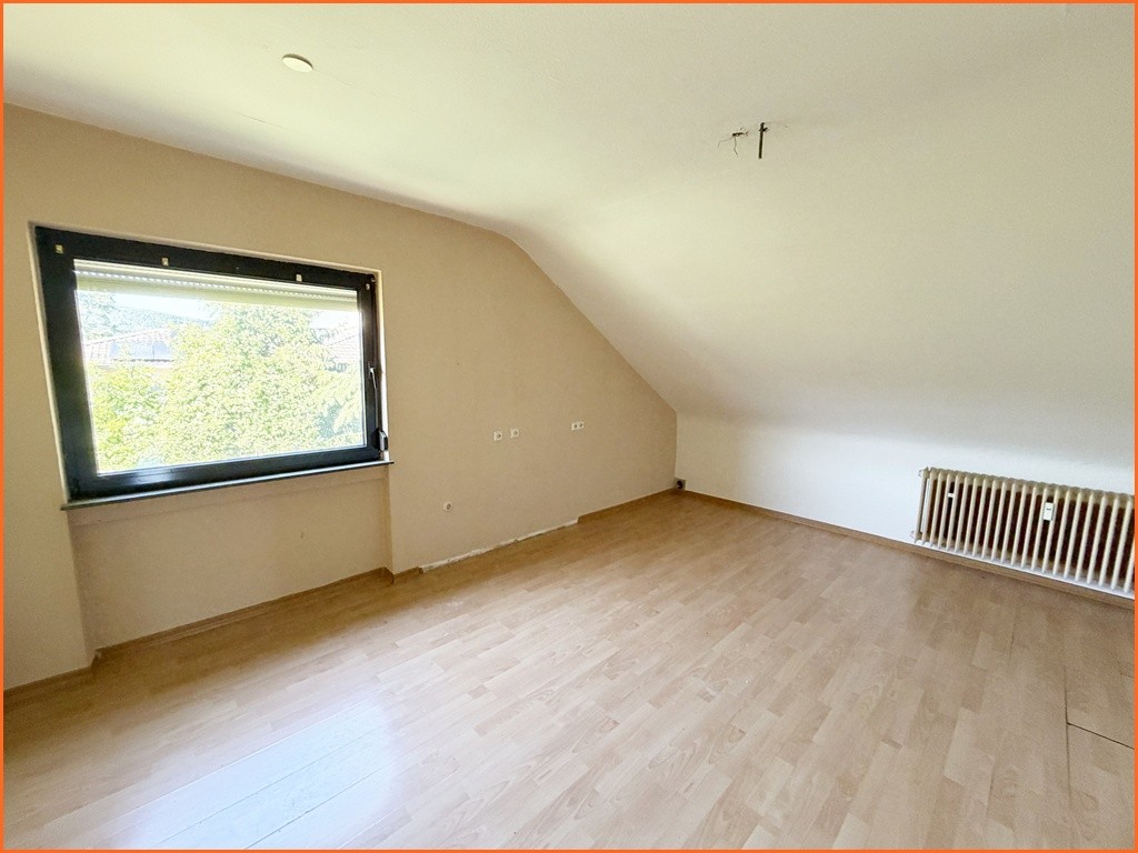 Viel Platz, herrliche Aussicht und vielen Möglichkeiten – großzügiges 2–3-Familienhaus in ruhiger Südhanglage - Zimmer 2 (10754)