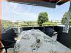 Überdachte Terasse - Endlich mal eine stilvolle 5 Zimmer-Wohnung mit traumhaften Grünblick, Garage und Carport
