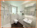 Bad 2 - Endlich, eine 5 Zimmer-Wohnung, mit großer Terrasse, Grünblick, 2 Bäder und alles im Topp-Zustand!