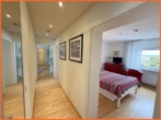 Flur-Schlaftrakt - Endlich, eine 5 Zimmer-Wohnung, mit großer Terrasse, Grünblick, 2 Bäder und alles im Topp-Zustand!