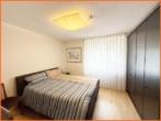 Schlafzimmer - Endlich mal eine stilvolle 5 Zimmer-Wohnung mit traumhaften Grünblick, Garage und Carport
