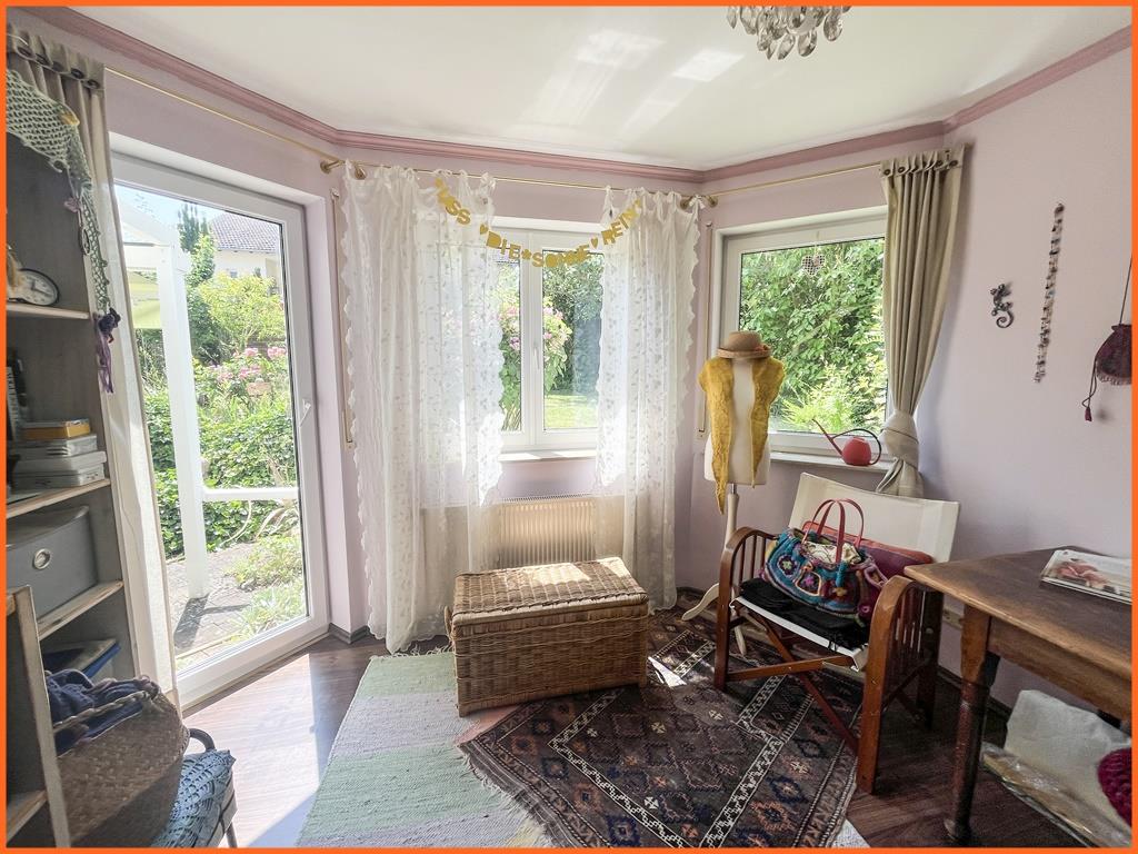 Attraktive Wohnung mit eigenem Gartenparadies und großzügiger Sonnen-Terrasse in Waldalgesheim - Zimmer (10239)